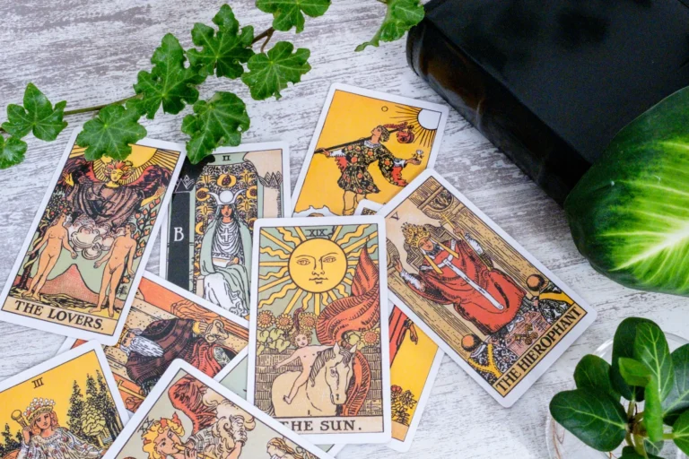タロットカードを使って占う方法！初心者向けに基本を解説