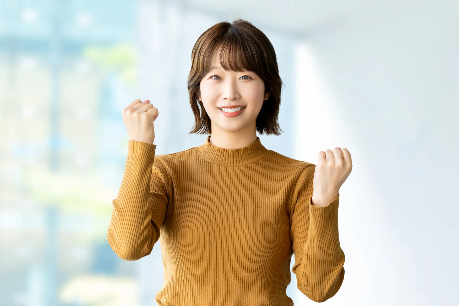 占いで収入を得るのは難しくない！と伝える若い女性のイメージ画像