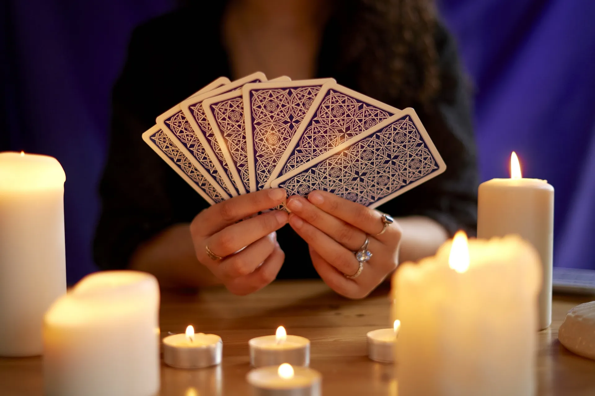 稼げる占い師の特徴