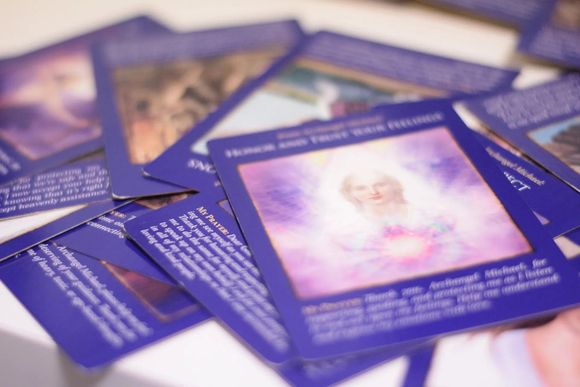 タロットカードやオラクルカードとの違い