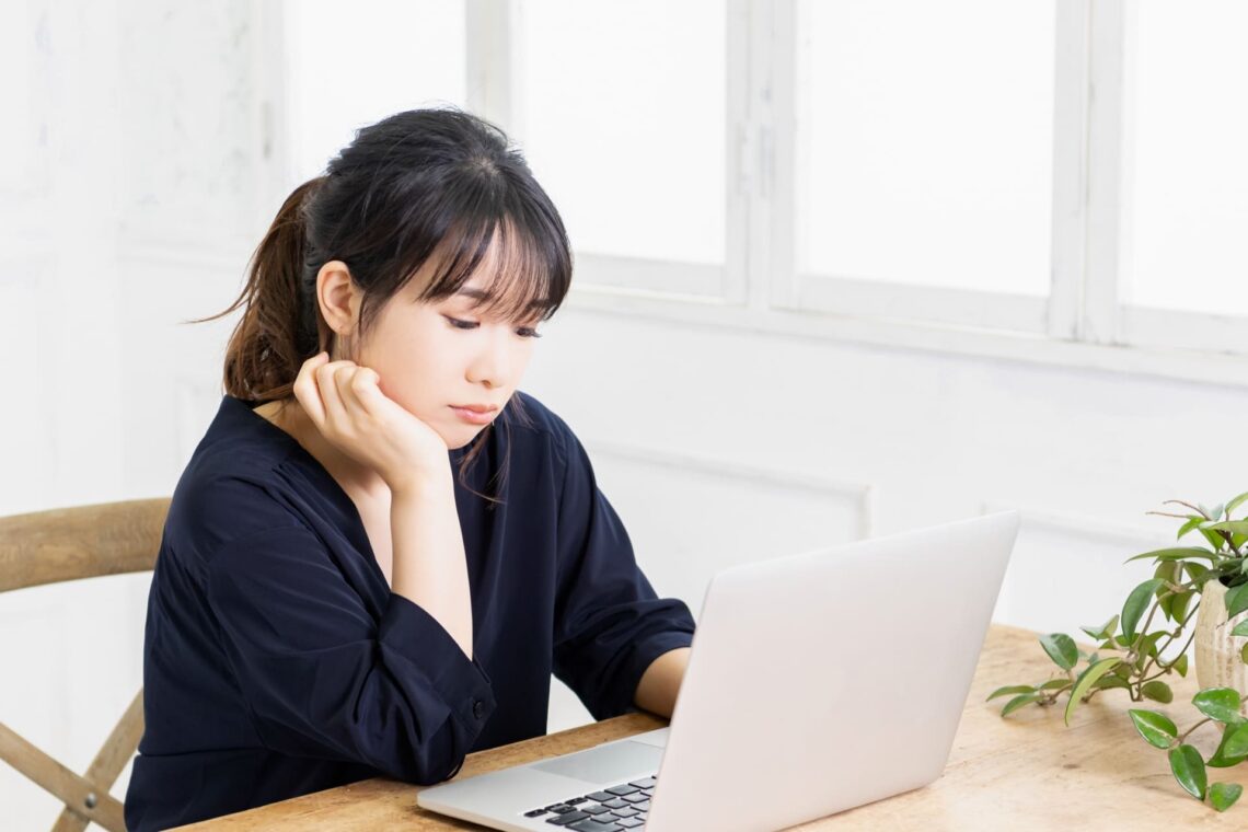 女性　悩み　パソコン